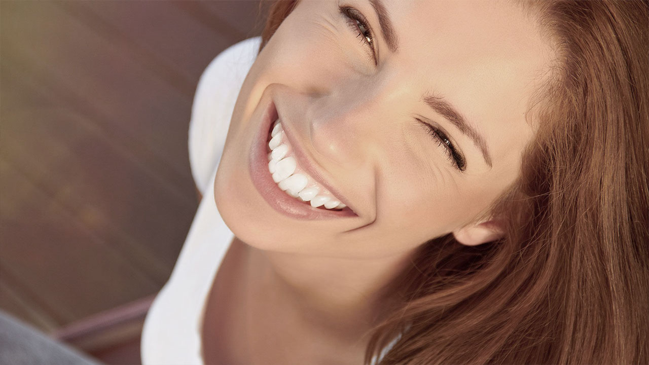 Yapıştırma, dişlerinizin görünümünü önemli ölçüde iyileştirebilir, bu da özgüveninizi artırabilir ve kendinizi daha çekici hissetmenizi sağlayabilir.